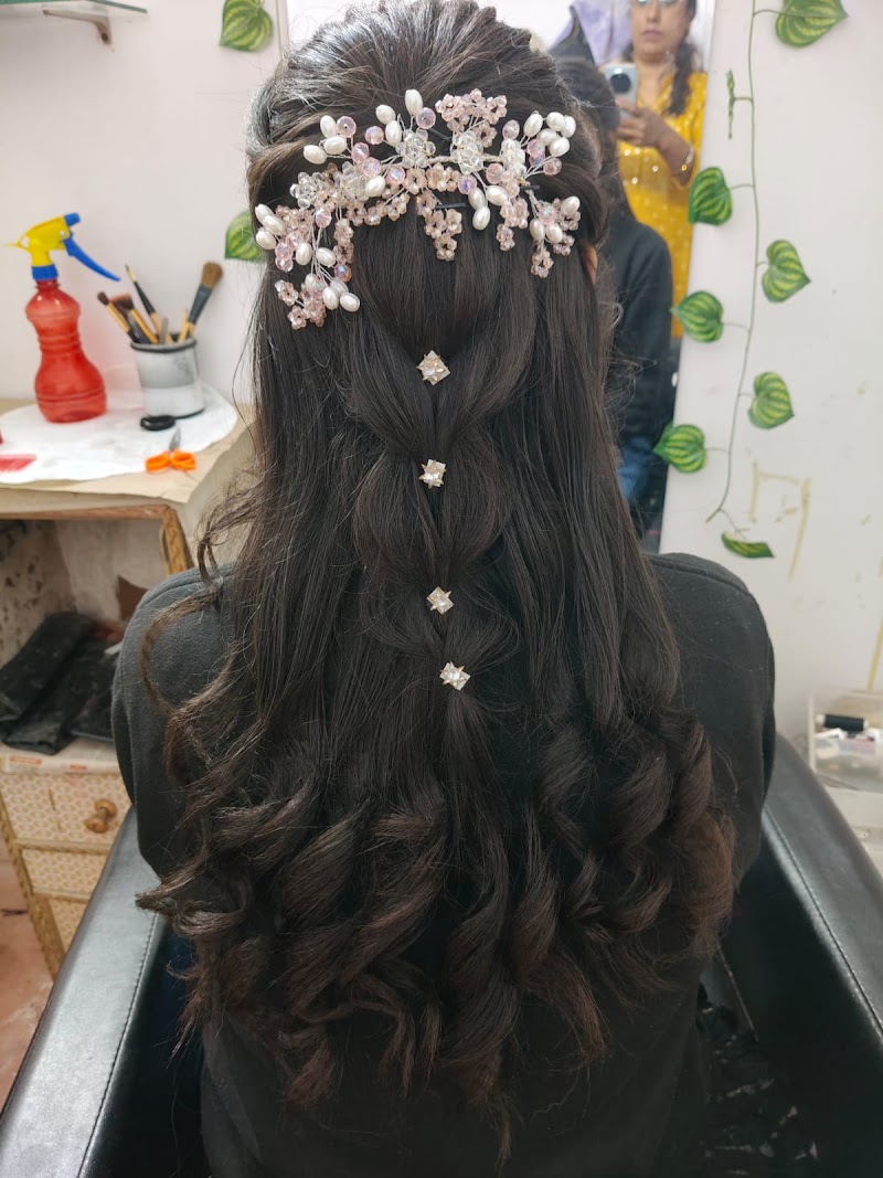 Shashi Beauty Salon