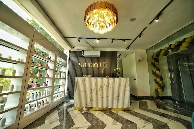 Studio Fix Unisex Salon & Makeup