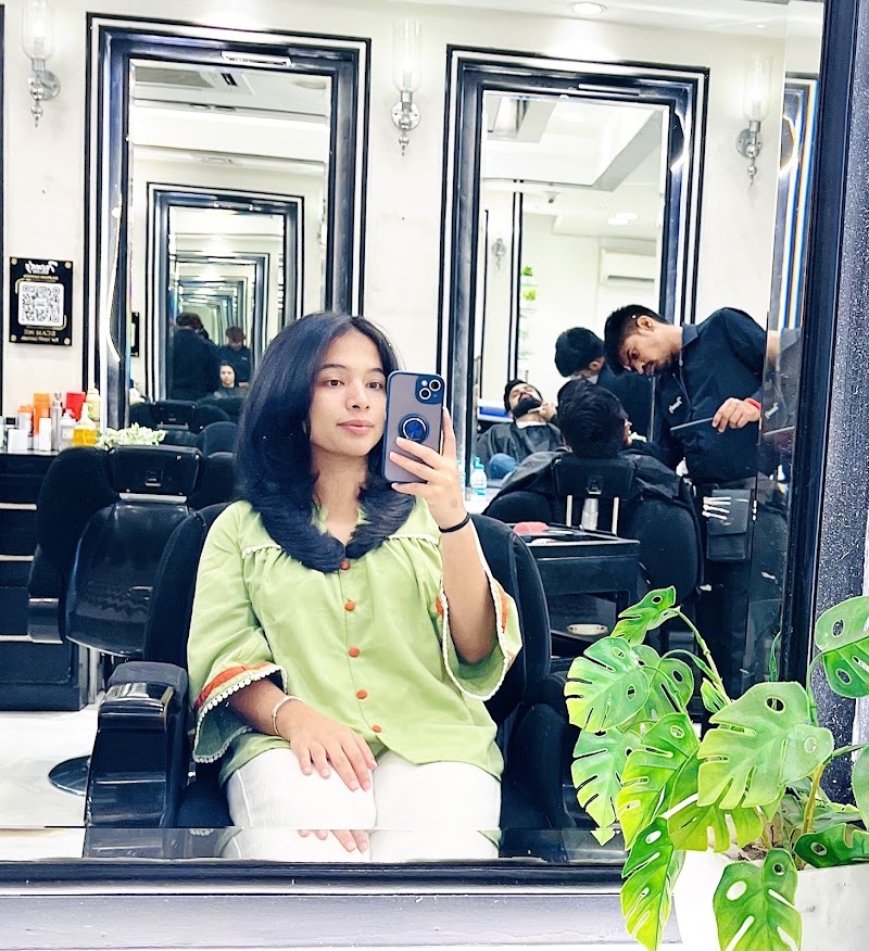 Trendz Salon Rajouri Garden - Best Unisex Salon for Makeup, Hair, Beauty, PMU & Nails
