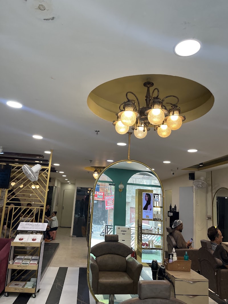Blade Unisex Salon.