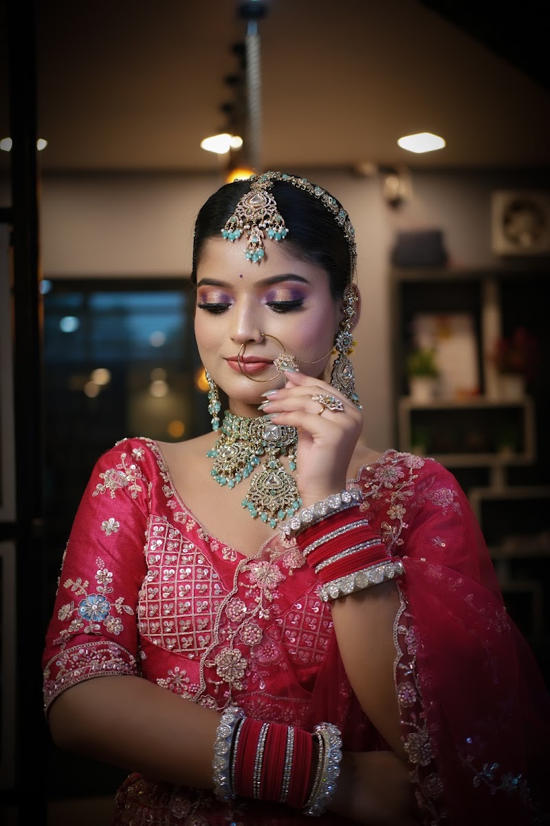 Three Star Luxury Salon - Best Makeup Artist