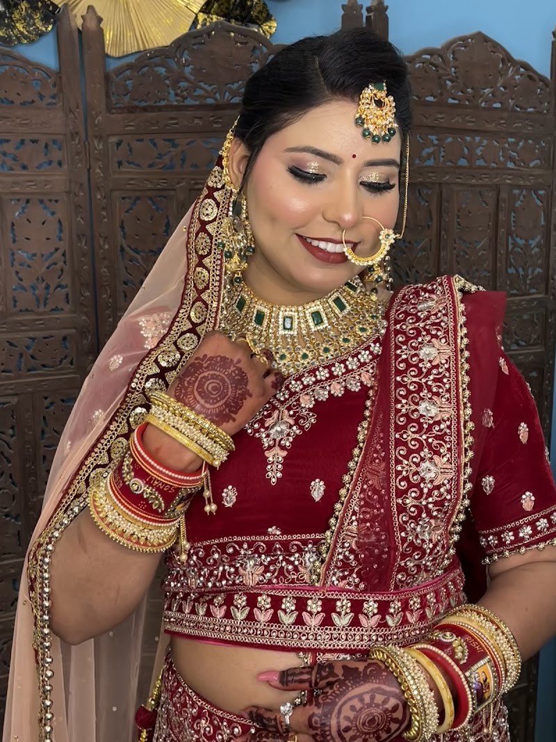 Dk Makeovers & Academy (Noori Beauty Parlour)