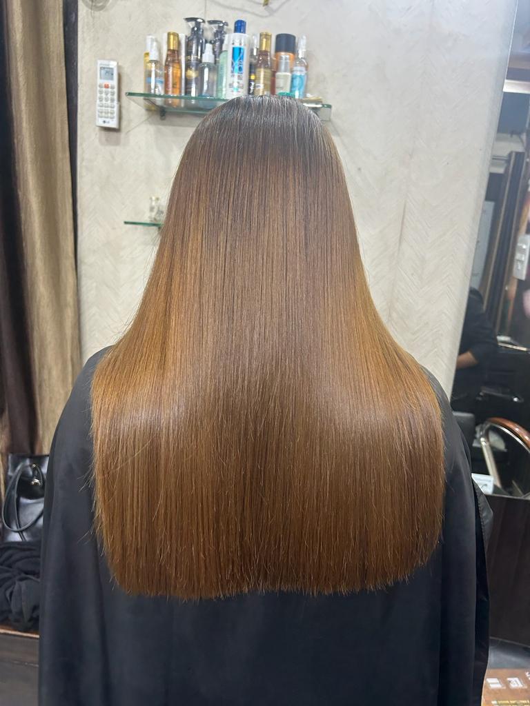 WOMEN'S HUT MAKEUP STUDIO