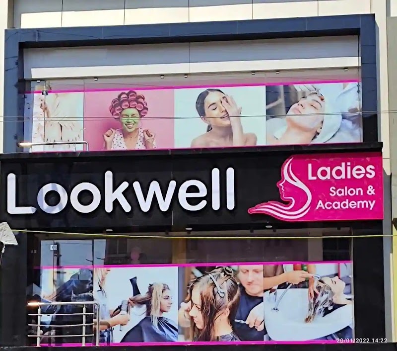 𝗟𝗼𝗼𝗸𝘄𝗲𝗹𝗹 𝗮 𝗹𝘂𝘅𝘂𝗿𝗶𝗼𝘂𝘀 𝗦𝗮𝗹𝗼𝗻- Best Bridal Makeup Salon | Hair Salon | Skin Salon | Menicure Pedicure S