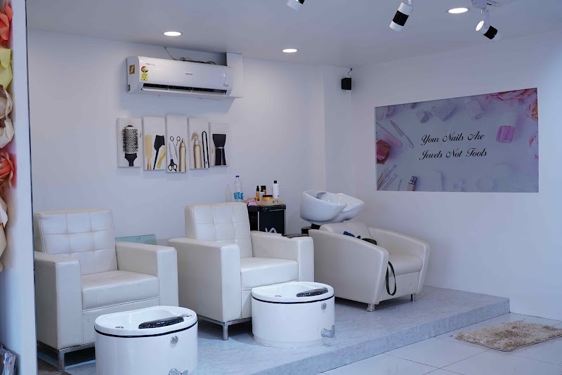 Crown The Beauty Hub