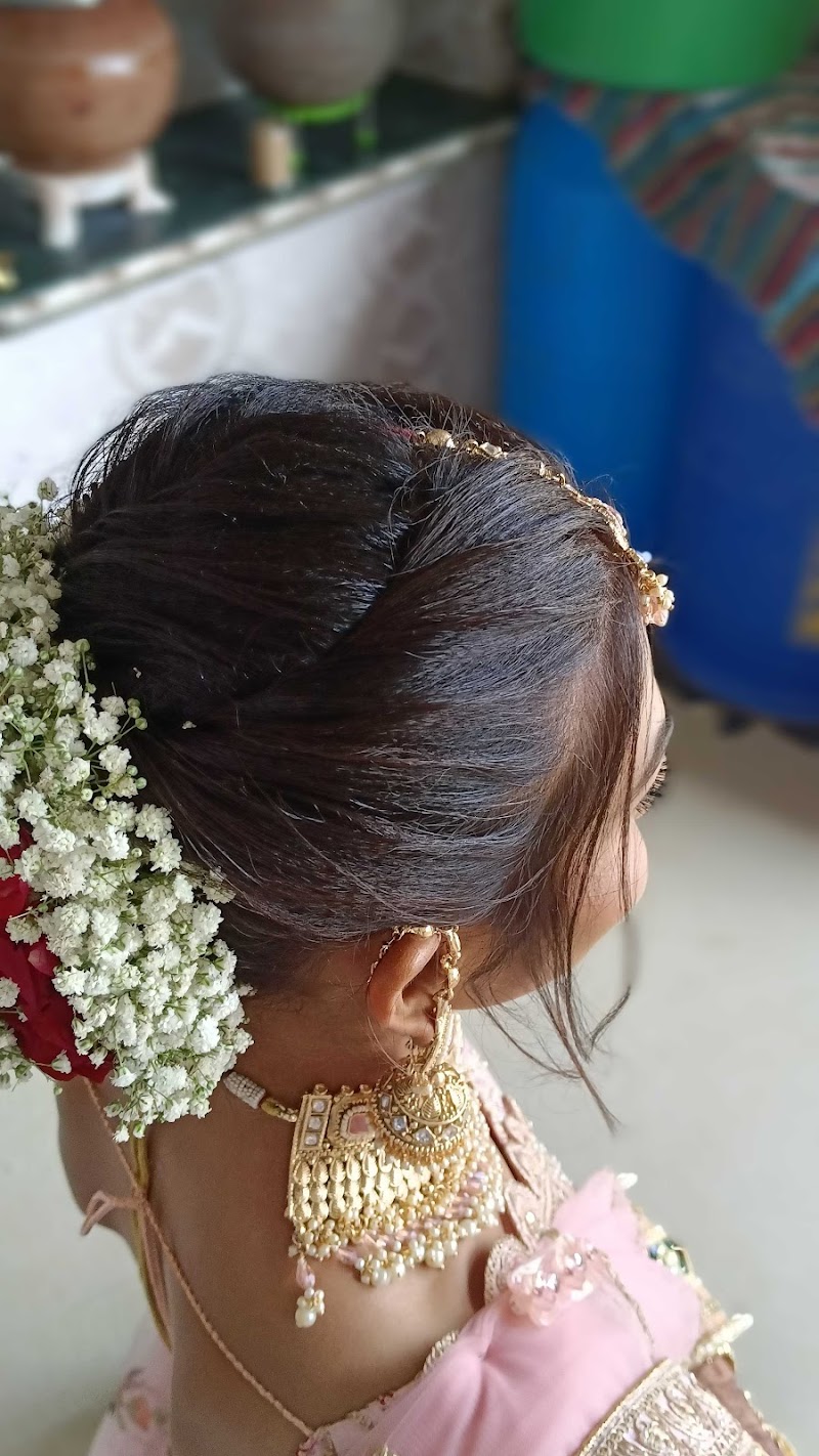 Drashti beauty parlour botad