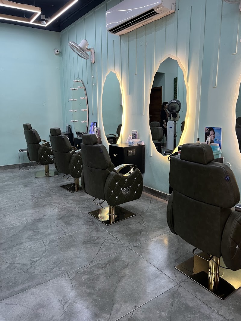D’Ikonic Unisex Salon in Kamla Nagar, Delhi
