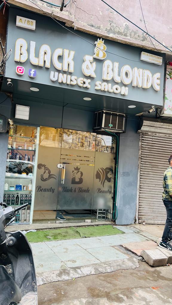 Black & Blonde Unisex Saloon