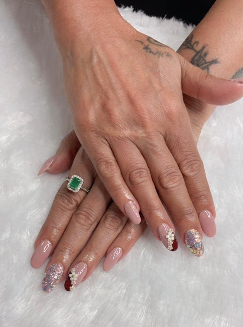 Shine makeovers unisex salon - Makeup Artist in Agra | Bridal makeup Artist in Agra