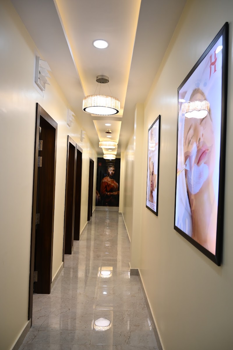 EB MAKEUP STUDIO & ACADEMY UNISEX SALON