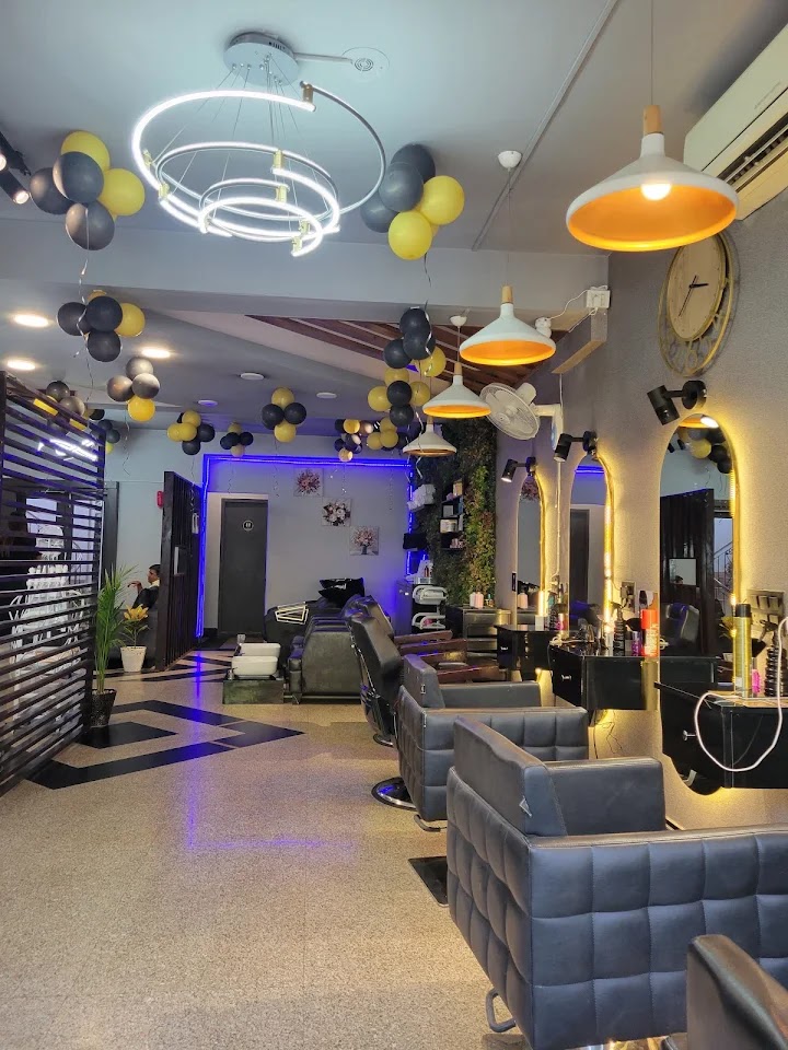 Cut N Looks Unisex Salon